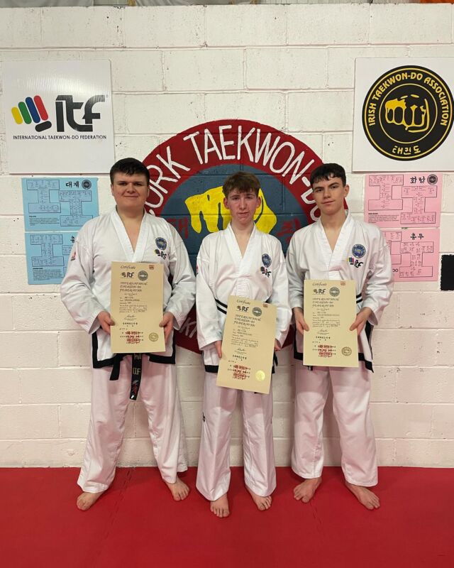 Our newest 1st Degree Black Belts being promoted with their ITF certificates 🥋👏🏼